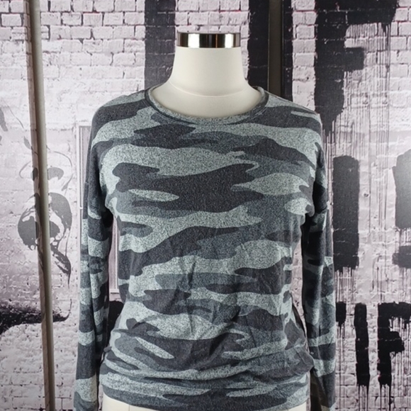 Maurices Gray Camo Straight Hem Pullover EUC - Picture 2 of 6